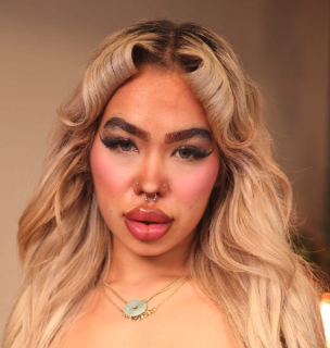 Luna Luxxe Pornstar